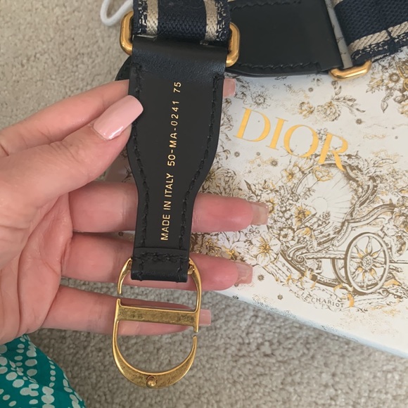 Christian Dior belt sold out online - Picture 5 of 8